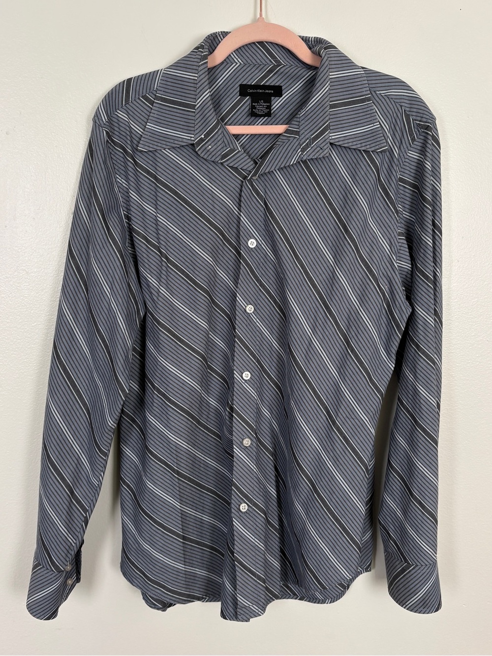 VTG Y2K Calvin Klein Retro
Striped Dress Shirt with Dagger Collar